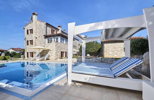 Vilanija House | Cozy 2 Bedroom Stay in Umag with Private Pool & Spa