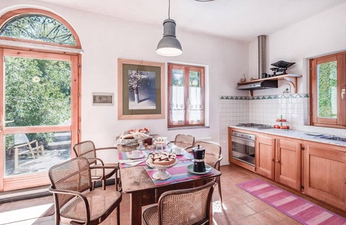 Varese Ligure House | Comfortable 2-Bedroom Stay in Varese Ligure - Pet Friendly
