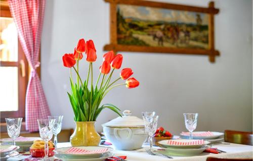 Gornji Kneginec House | Pet-Friendly Retreat in Varazdin Breg with Hot Tub