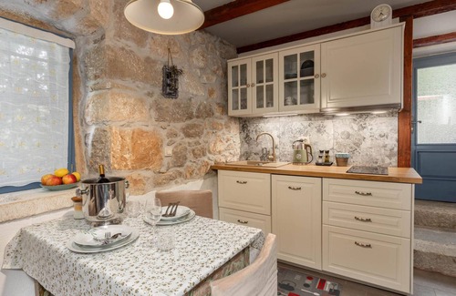 Kraljevica House | Cozy home in Veli Dol with jacuzzi