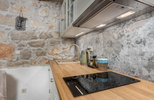 Kraljevica House | Cozy home in Veli Dol with jacuzzi