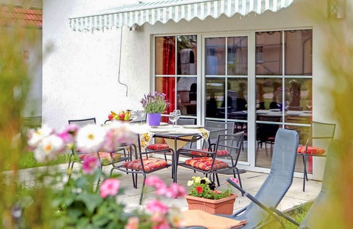 Verchen House | Comfortable 3 Bedroom Retreat with Lake View in Verchen