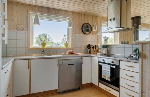 Vinderup House | Discover Fresh Air and Scenic Views at Our Coastal Retreat