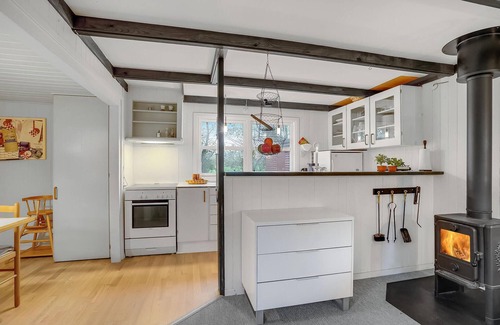 Vinderup House | Inviting Family Cottage with Fireplace and Lake Views
