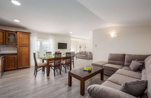Visnjan House | Relax at Villa Marija Prodan: Wellness Retreat with Sea Views