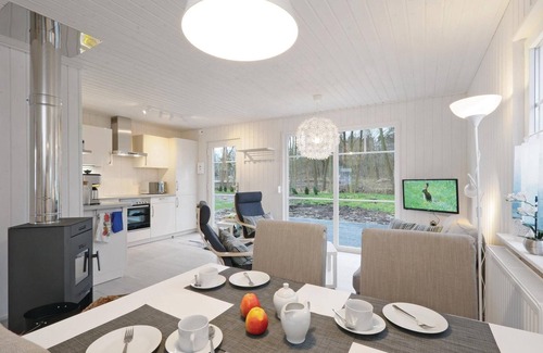 Wandlitz House | Comfortable 2-Bedroom Retreat in Zerpenschleuse with Spa
