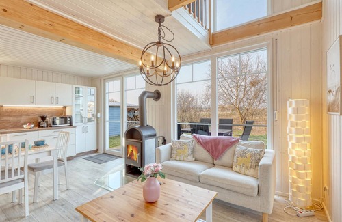 Wandlitz House | Relaxing 2-Bedroom Retreat with Lake Views in Zerpenschleuse