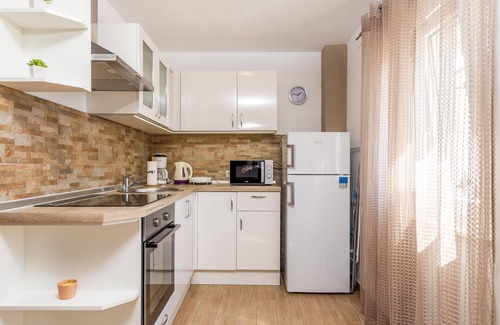 Kustici House | Discover Zubovi: Pet-Friendly Retreat with Oceanfront Views