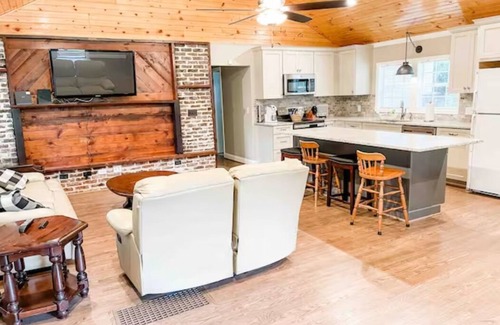 Sand Ridge House | Charming Retreat Near Golf, UAB & Wedding Venues