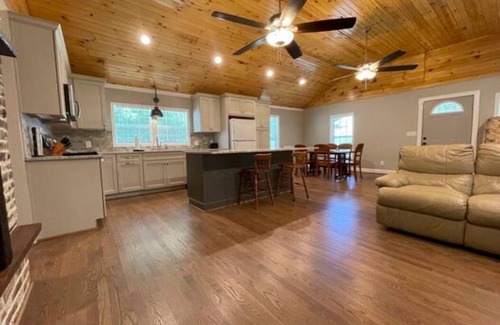 Sand Ridge House | Charming Retreat Near Golf, UAB & Wedding Venues