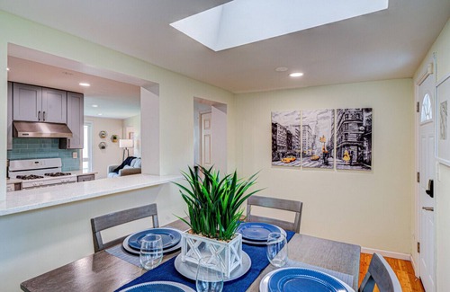 Highland Hills House | Family-Friendly Retreat in Lombard, Chicago Suburb - Sleeps 10