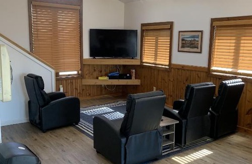 Au Gres House | Inviting Lake Huron Retreat with Beach Access & Loft Space