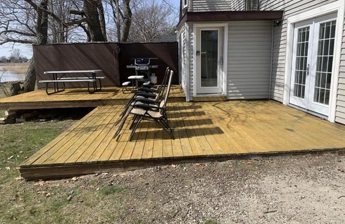 Au Gres House | Inviting Lake Huron Retreat with Beach Access & Loft Space