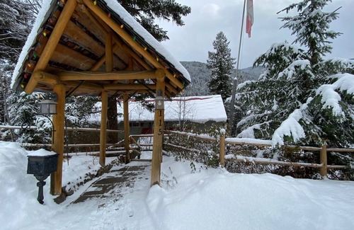 Okanagan-Similkameen Cabin | Inviting Cabin Retreat Near Manning Park Ski Resort