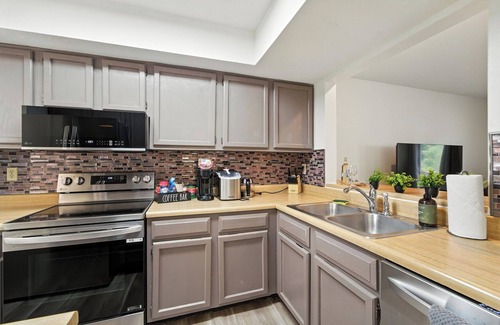 Columbia House | Cozy Home Mins to Hospitals*District*Mizzou*Parks