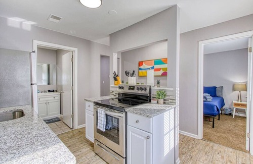 Taylor House | Experience Ultimate Comfort in a Pet-Friendly Retreat