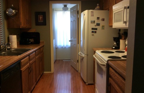 Aurora House | Inviting Retreat Near Cherry Creek Park & Downtown