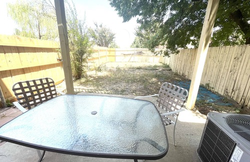 Euless House | Inviting Retreat Near DFW & AT&T Stadium with Kitchen Access