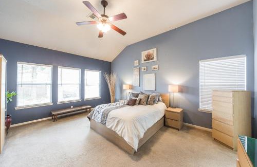 Manvel House | Inviting Retreat Near Houston Medical Center & Galleria