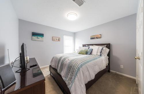 Manvel House | Inviting Retreat Near Houston Medical Center & Galleria