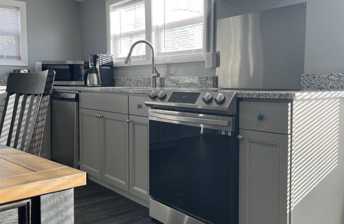 Vandemere House | Welcoming Home by the Scenic Bay River with Ocean Views