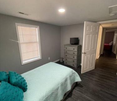 Vandemere House | Cozy Retreat by the Serene Bay River - Pet & Child Friendly