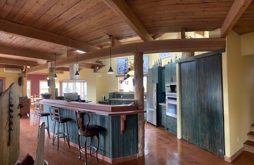 Central Okanagan House | Relaxing Coastal Retreat: Explore with Oceanfront Amenities!