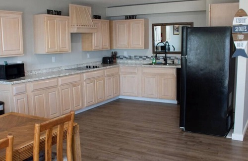Au Gres Cabin | Inviting Lake Huron Home with Breakfast & Ocean View