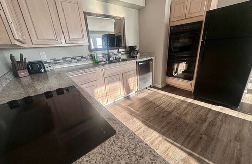 Au Gres Cabin | Inviting Lake Huron Home with Breakfast & Ocean View