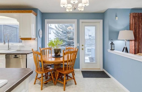 Valley Ridge Villa | Inviting Retreat on the Route to Baff with Kitchen Access