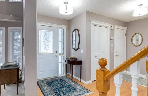Valley Ridge Villa | Inviting Retreat on the Route to Baff with Kitchen Access