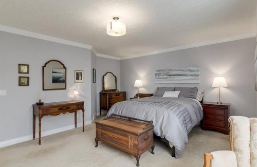 Valley Ridge Villa | Inviting Retreat on the Route to Baff with Kitchen Access