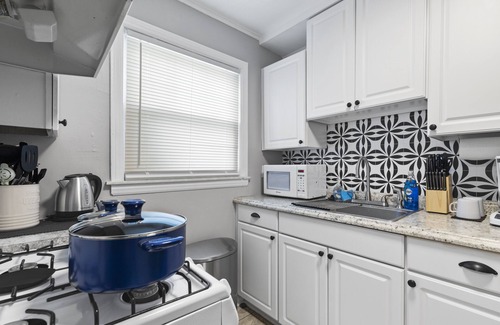 Wyandotte House | Pet-Friendly Haven for Boaters Near the Detroit River