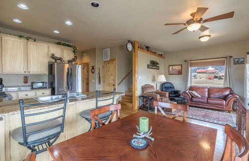 Creede Cabin | Inviting Home with Breathtaking Mountain Views & Kitchen