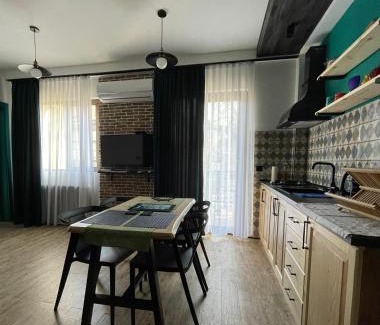 Chugureti Apartment | Inviting Home in Tbilisi Centre - Pet-Friendly Retreat