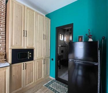 Chugureti Apartment | Inviting Home in Tbilisi Centre - Pet-Friendly Retreat