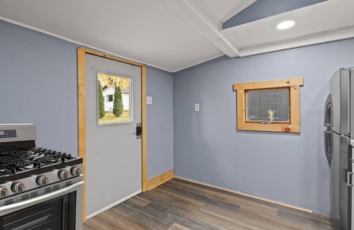 Canandaigua Cottage | Inviting Retreat with King Bed and Lake Access for Families