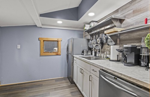 Canandaigua Cottage | Inviting Retreat with King Bed and Lake Access for Families