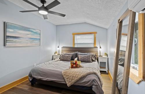 Canandaigua House | Charming Home with King Bed & Lake Access for Pet Lovers