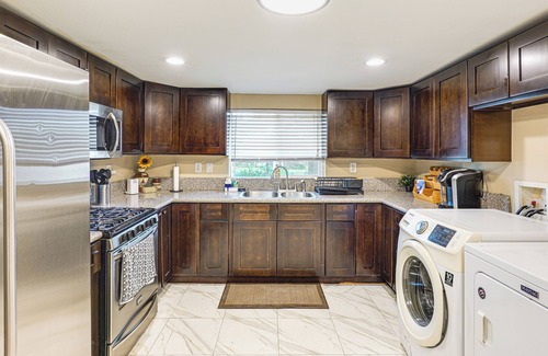 Carlsbad House | Cozy Home w/Patio 24 Miles to Carlsbad Caverns NP