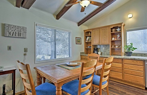 Mariposa Cabin | Inviting Home with Patio, Steps from Yosemite Park!