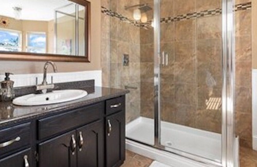West Abbotsford House | Inviting Retreat with Spa and Scenic Views Near Highway