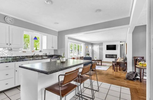 Indianapolis Apartment | Inviting Home with Fireplace Near Grand Park Amenities