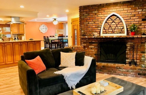Belmont Heights House | Cozy Beachside Retreat with Pool & Fireplace - Top Rated!