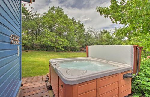 Salmon House | Relaxing Retreat with Hot Tub Near Salmon River