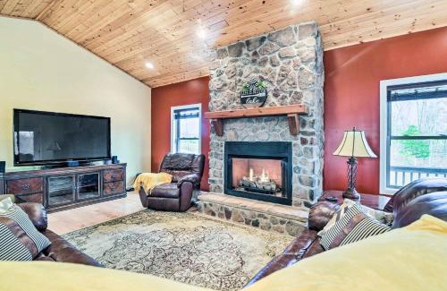 Burkesville House | Inviting Home with Patio, 2 Mi to Dale Hollow Lake!