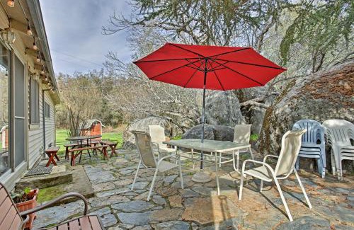 Mariposa House | Inviting Home with Patio Steps from Yosemite National Park