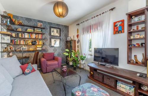 Sarsoni Apartment | Pet-Friendly Retreat at Happy Rentals - 4-Star Comfort