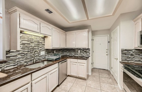 Georgetown House | Inviting Home with Pool & Backyard - Explore Austin Metro