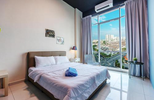 Bayan Lepas Apartment | Inviting Home with Breathtaking Views and Cozy Fireplace